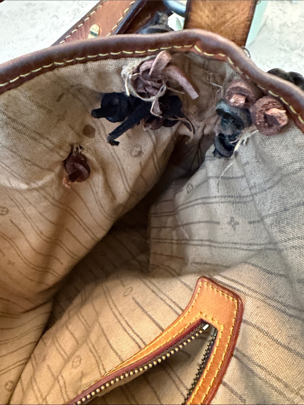 Louis Vuitton large bag - Picture 12 of 15